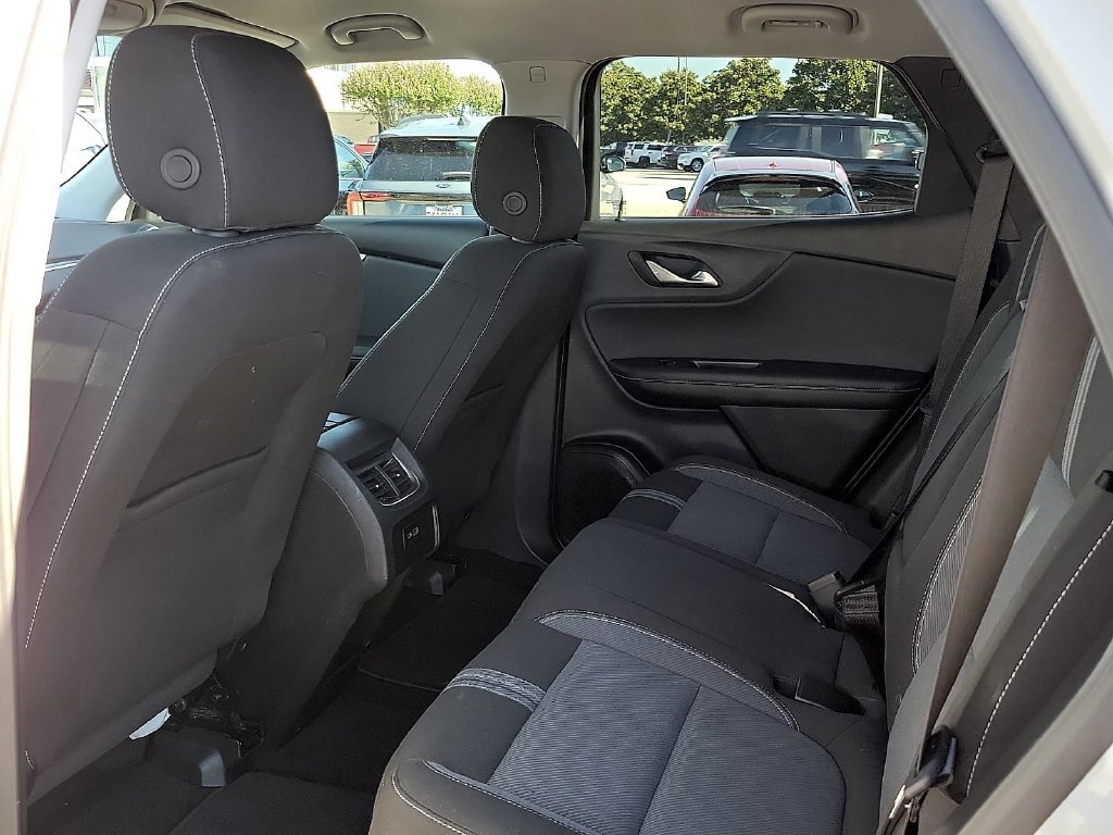 Used 2025 Chevrolet Blazer LT FWD image 10