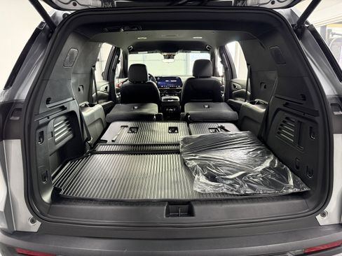 Used 2026 Chevrolet Traverse Z71 image 9