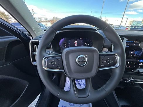 Certified 2024 Volvo XC40 B5 Plus w/ Protection Package Premier image 18