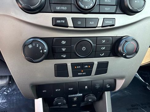 Used 2010 Ford Focus SES FWD image 9