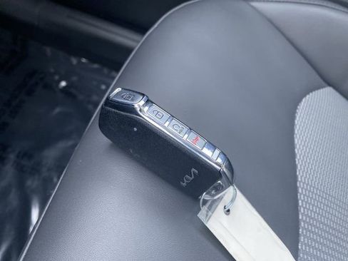 Certified 2023 Kia Niro EX image 28