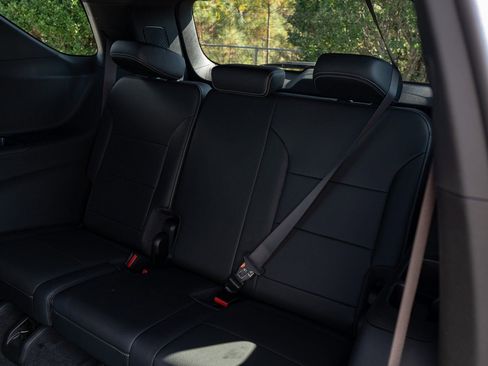 Used 2025 Chevrolet Traverse LT image 19