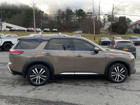 Used 2024 Nissan Pathfinder Platinum w/ Cargo Package image 1
