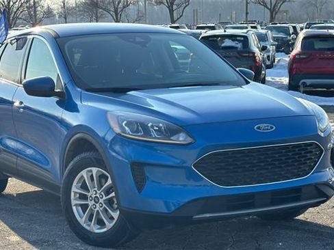 Certified 2020 Ford Escape SE image 2
