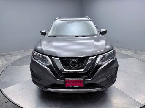 Used 2020 Nissan Rogue SV image 2