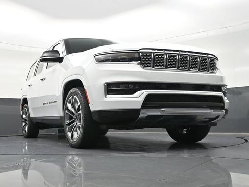 Used 2024 Jeep Grand Wagoneer Series III w/ Rear Seat Video Group 1 AWD/4WD image 32