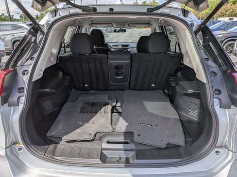 Used 2018 Nissan Rogue SV AWD/4WD image 9