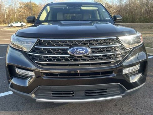 Used 2023 Ford Explorer XLT w/ Equipment Group 202A image 3