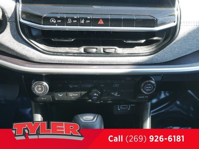 Used 2024 Jeep Compass Latitude AWD/4WD image 30