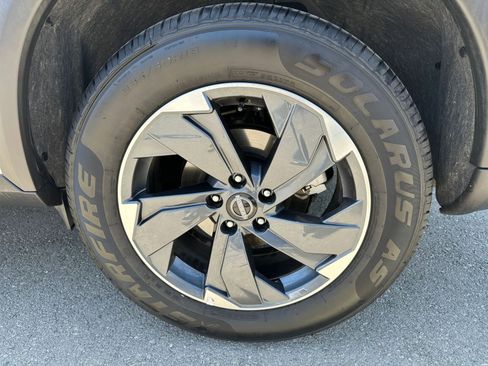 Used 2025 Nissan Rogue SV FWD image 32