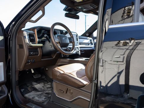Used 2025 Ford F450 King Ranch w/ Chrome Package image 31