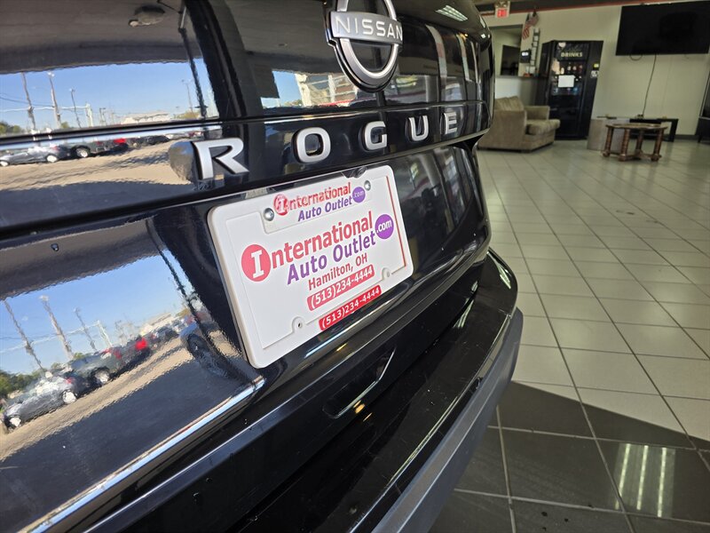 Used 2025 Nissan Rogue SV FWD image 28