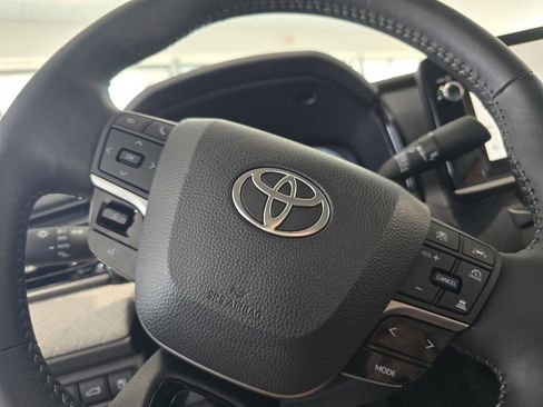 Certified 2025 Toyota Camry XLE FWD image 25