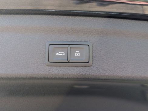 New 2025 Audi Q3 2.0T Premium image 32