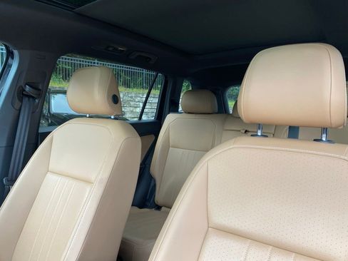Used 2024 Volkswagen Tiguan SE w/ Panoramic Sunroof Package FWD image 17