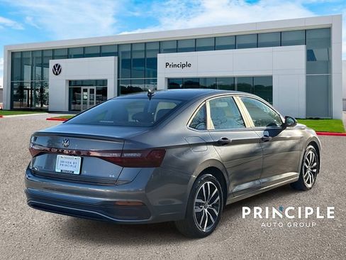 Used 2026 Volkswagen Jetta SE FWD image 5