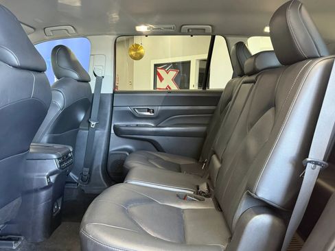 Used 2024 Toyota Grand Highlander AWD image 30