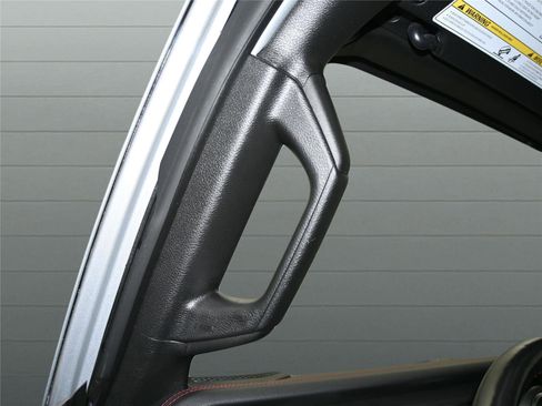 Used 2022 Jeep Gladiator Rubicon w/ Cold Weather Group image 9