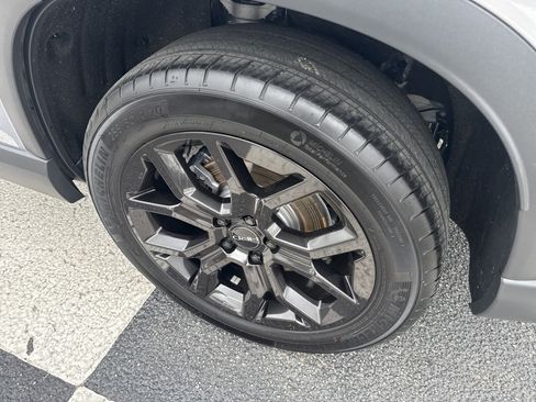 Used 2025 Honda Pilot Touring image 9