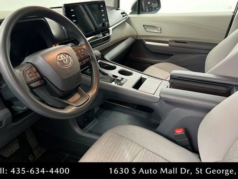 Used 2023 Toyota Sienna LE AWD/4WD image 15
