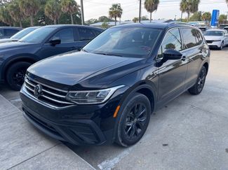 Used 2024 Volkswagen Tiguan SE image 1