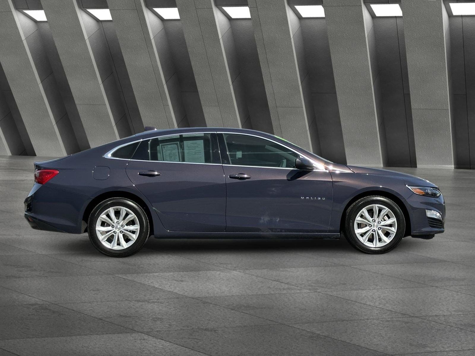 Used 2025 Chevrolet Malibu LT FWD image 3
