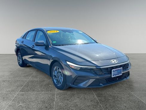 Certified 2024 Hyundai Elantra SEL FWD image 7