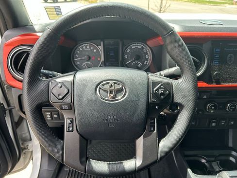 Used 2018 Toyota Tacoma TRD Off-Road AWD/4WD image 13