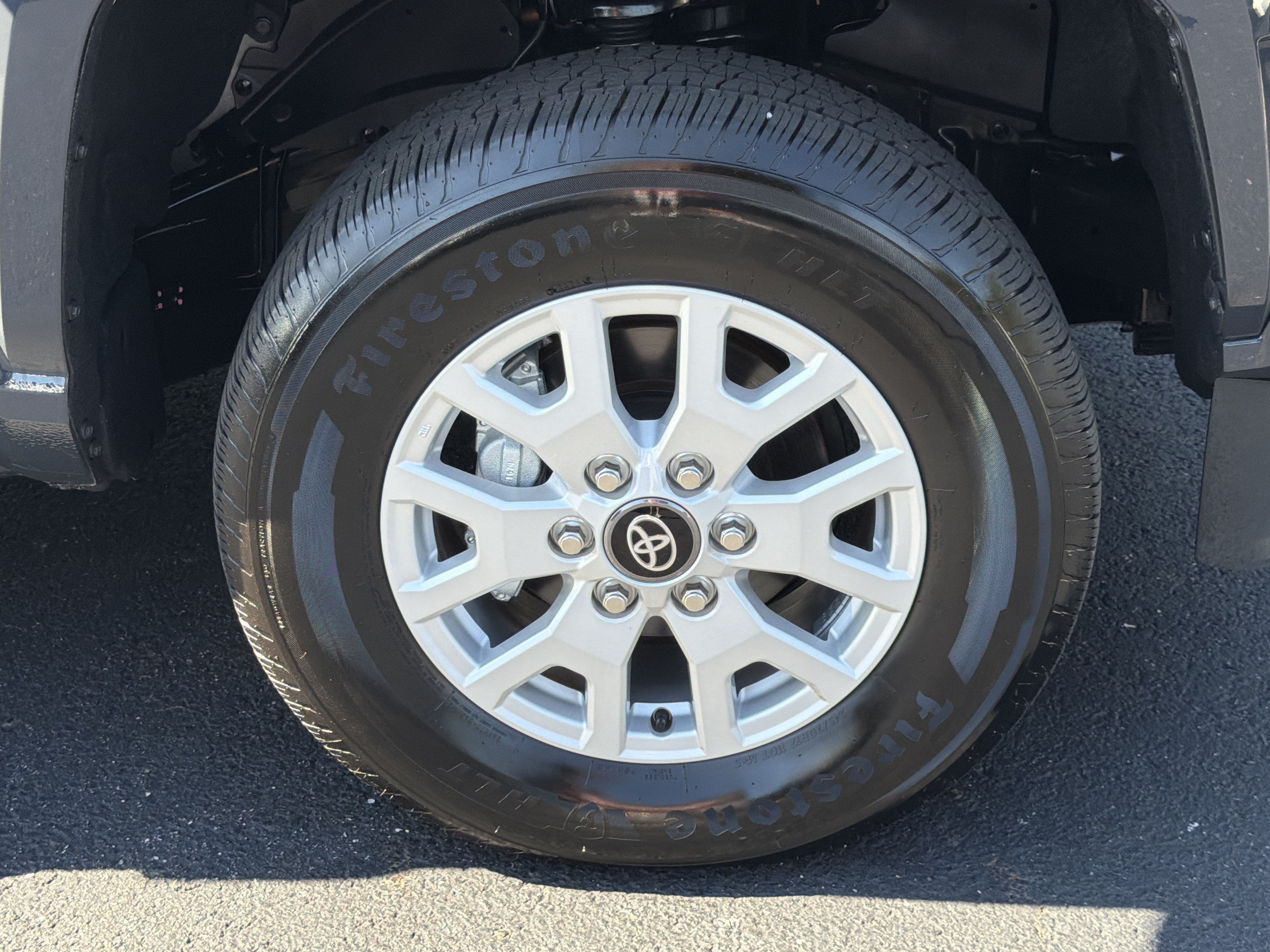 Used 2024 Toyota Tacoma SR5 AWD/4WD image 12