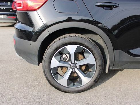 Used 2025 Volvo XC40 B5 Plus image 39