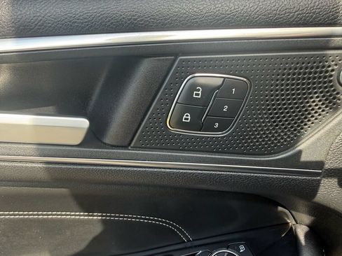 Used 2020 Ford Edge Titanium FWD image 17