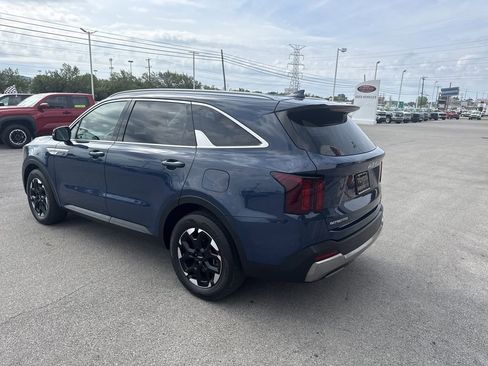 Used 2025 Kia Sorento S FWD image 5