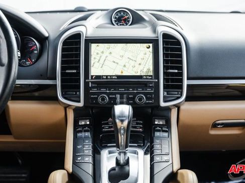 Used 2016 Porsche Cayenne image 18