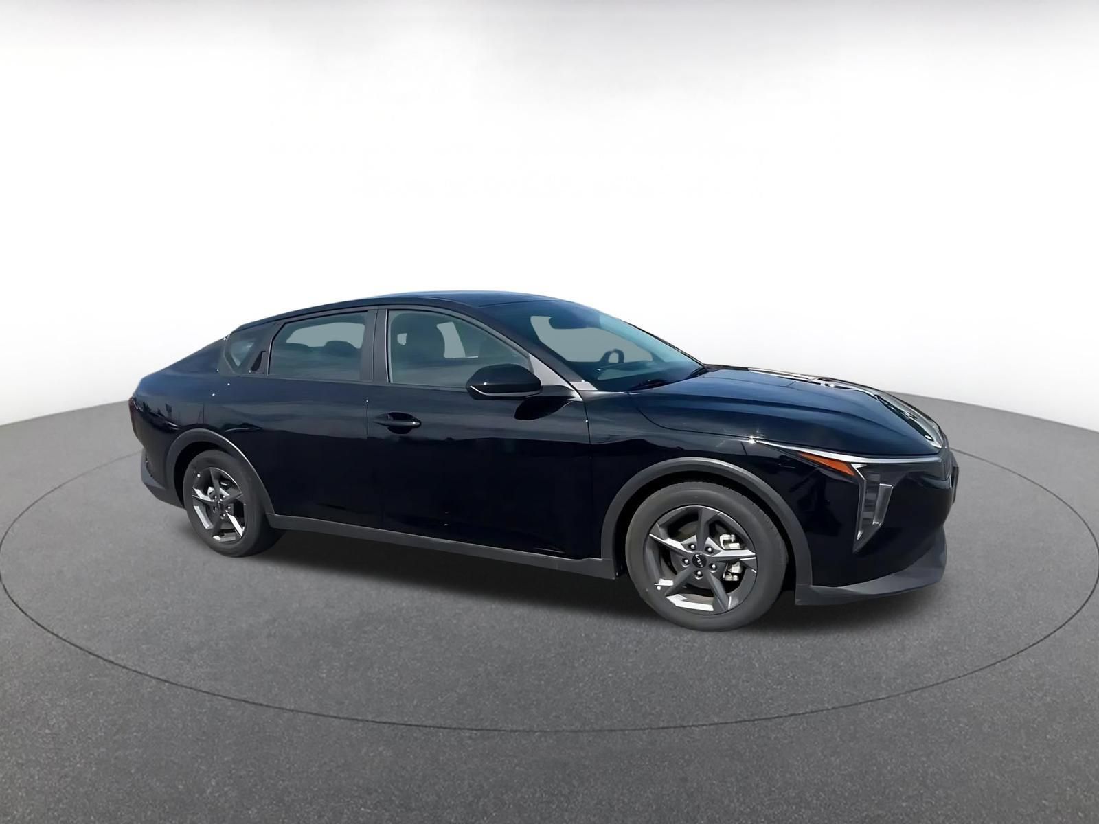 Used 2025 Kia K4 FWD image 2