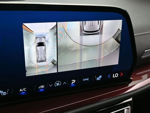 Used 2024 Chevrolet Traverse Z71 w/ Enhanced Driving Package image 25