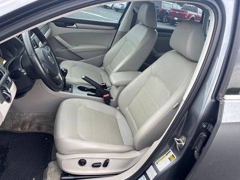 Used 2015 Volkswagen Passat TDI SE FWD image 11