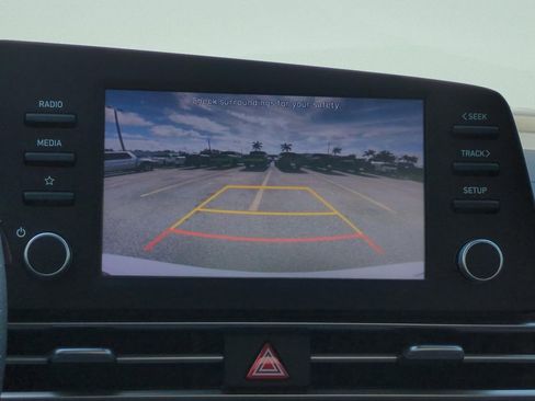 Used 2023 Hyundai Elantra Blue FWD image 15