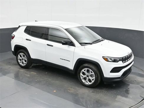 Used 2025 Jeep Compass Sport image 31