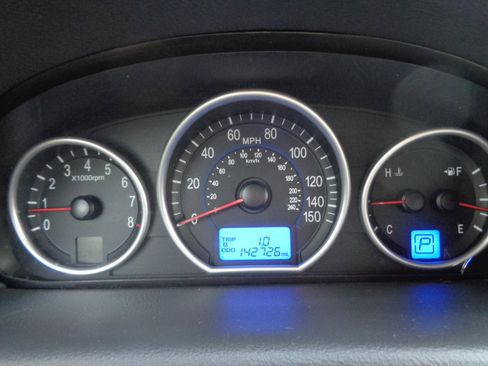 Used 2011 Hyundai Veracruz GLS image 17