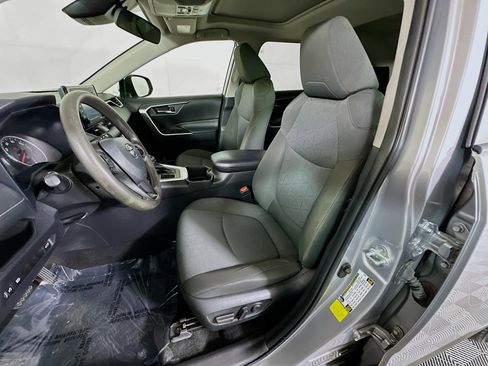 Used 2022 Toyota RAV4 XLE w/ Convenience Package FWD image 12