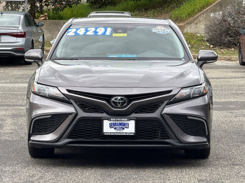Used 2023 Toyota Camry SE image 10