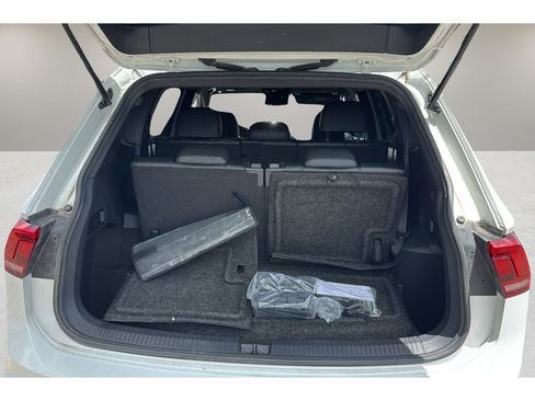 Used 2021 Volkswagen Tiguan SE R-Line FWD image 13