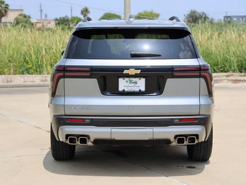 Used 2024 Chevrolet Traverse LT FWD image 7