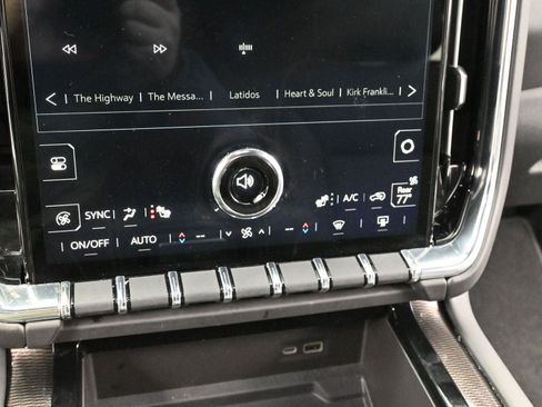 Used 2025 GMC Yukon Elevation image 27