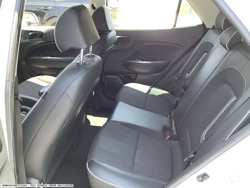 Used 2022 Hyundai Venue Limited FWD image 9