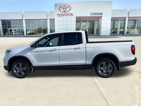 Used 2025 Honda Ridgeline TrailSport image 2