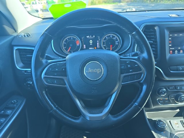 Used 2020 Jeep Cherokee Latitude Plus w/ Cold Weather Group AWD/4WD image 19