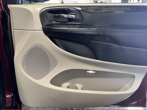 Used 2018 Dodge Grand Caravan SE w/ UConnect Hands-Free Group FWD image 28