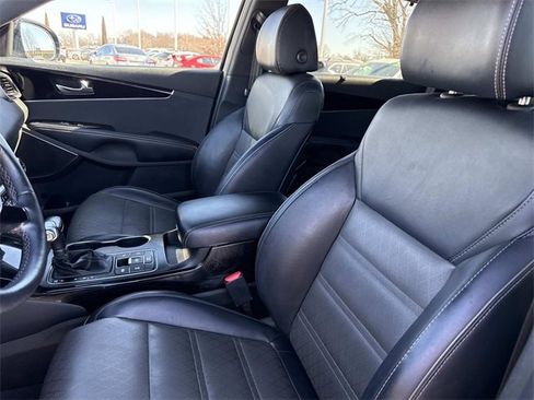 Used 2019 Kia Sorento SX image 13