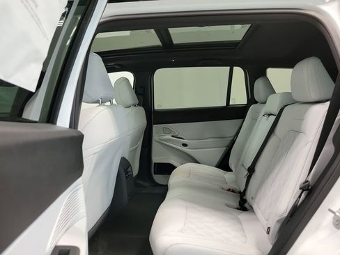 New 2026 Jeep Cherokee Overland image 8